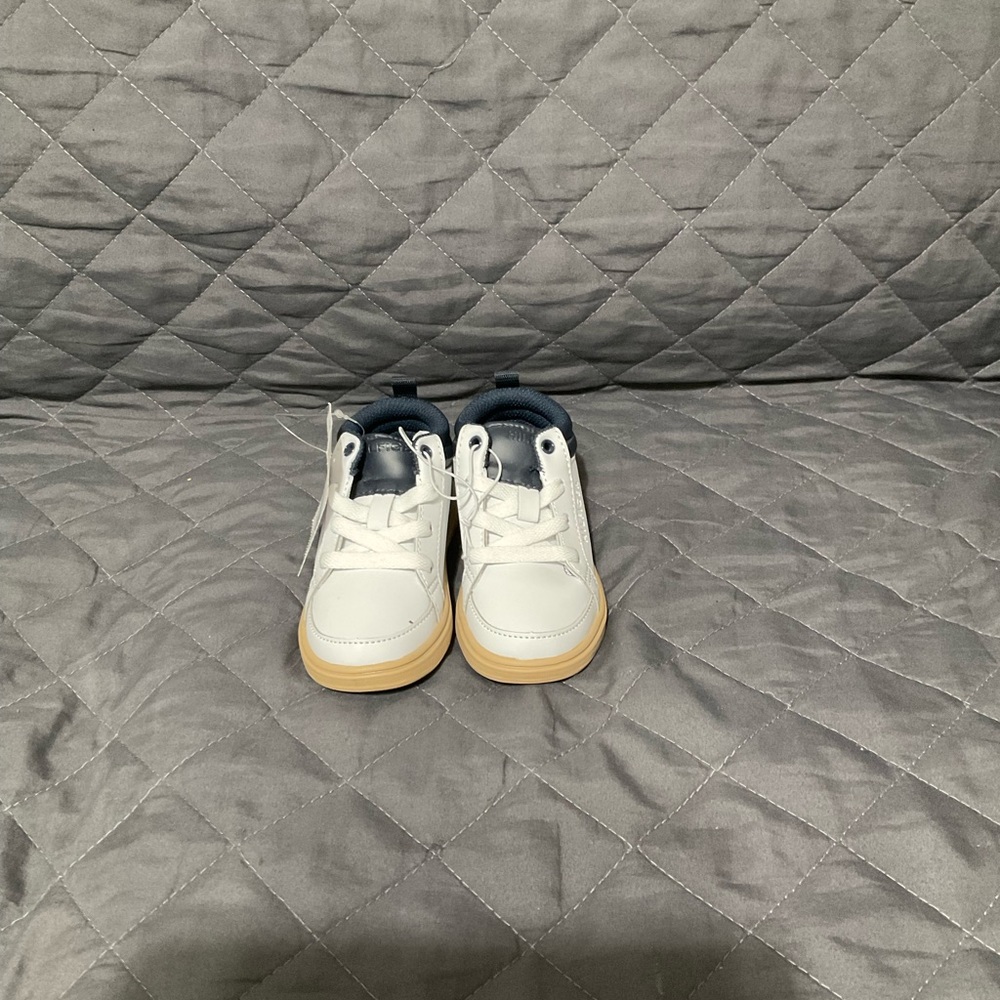 Tommy Hilfiger size 7 toddler shoes